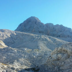 Náhorní plošina a vrcholová pyramida hory Triglav