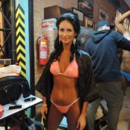 zákulisí závodů v bikiny fitness