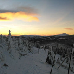 Výhled od Malého Šišáku na západní Krkonoše a Vysoké kolo.